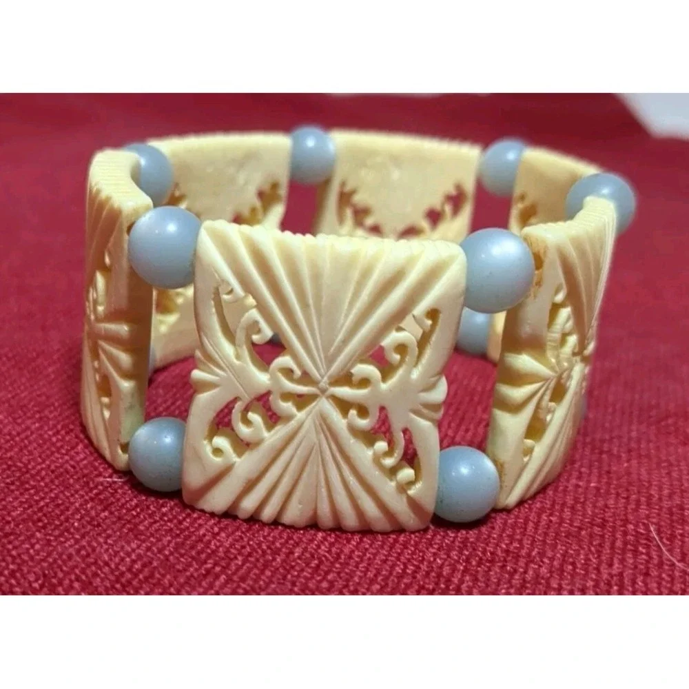 Vintage Carved Bovine Bone Tile Panels & Beads Stretch Bracelet‎ Restrung
